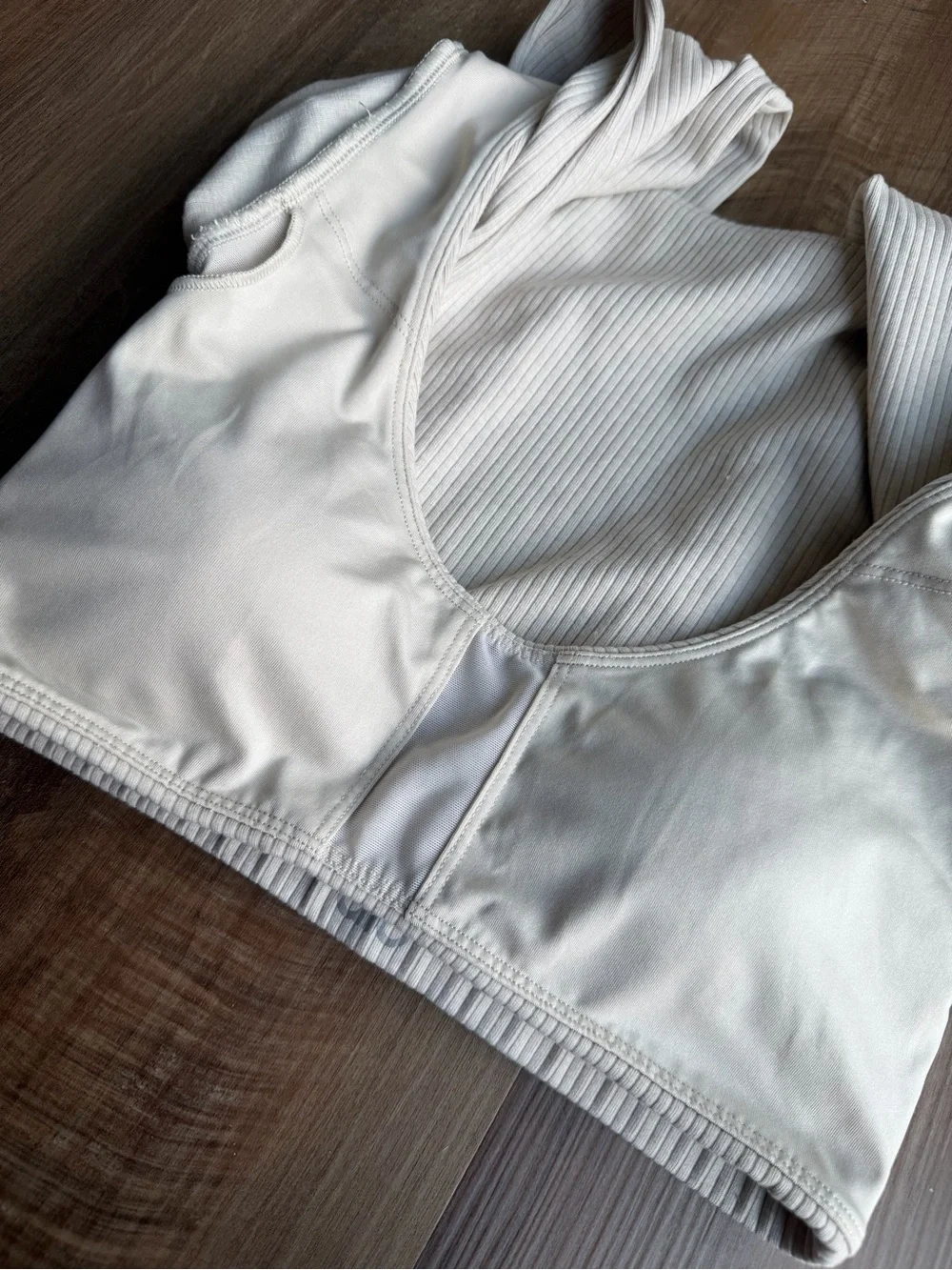 ALO Sand Ribbed Long Sleeve Crop Top with Built-In Bra 🤎✨